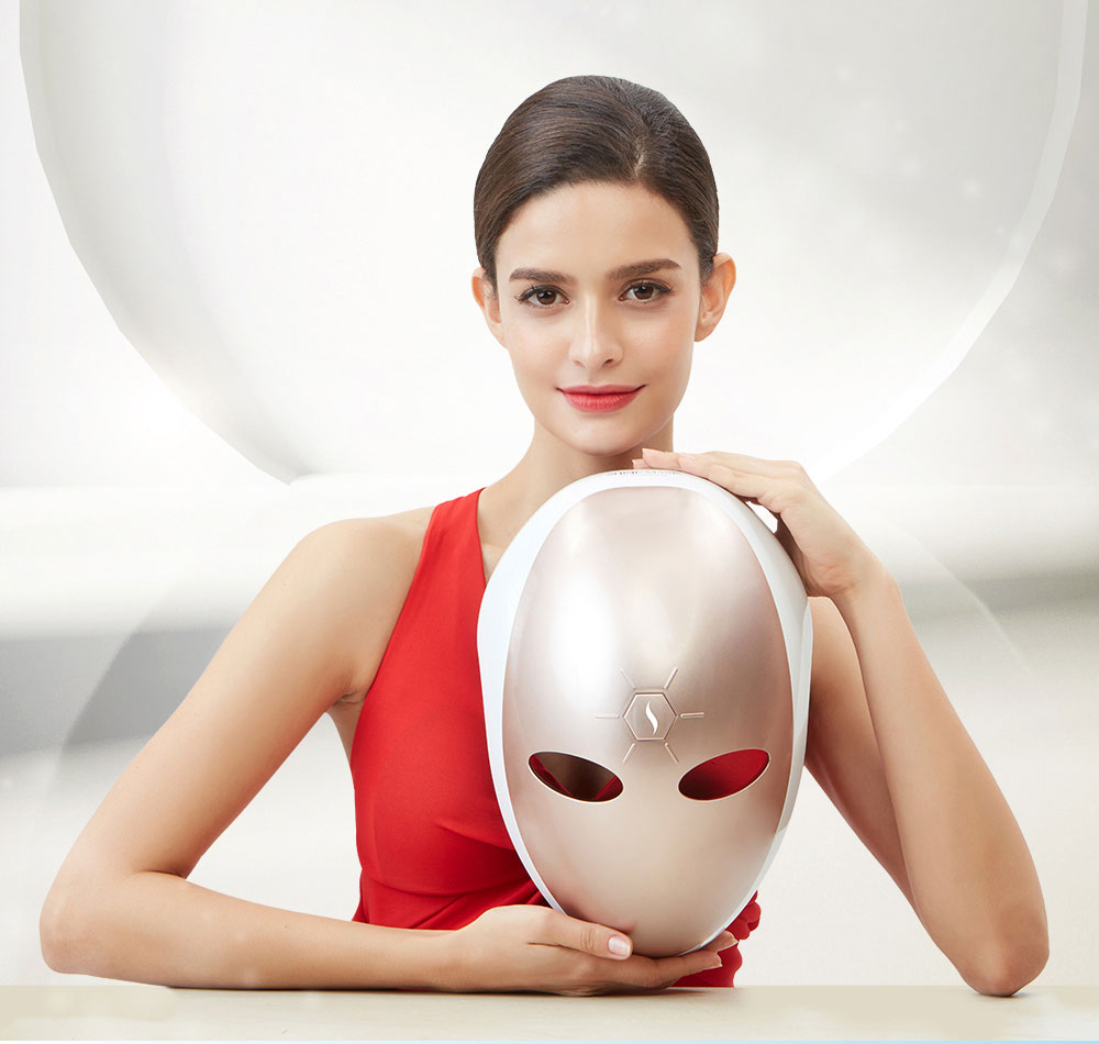 週末限定お値引き！新品！ PHOTON MASK SILKY SKIN PHOTON LED Light Therapy Facial Mask (V2)